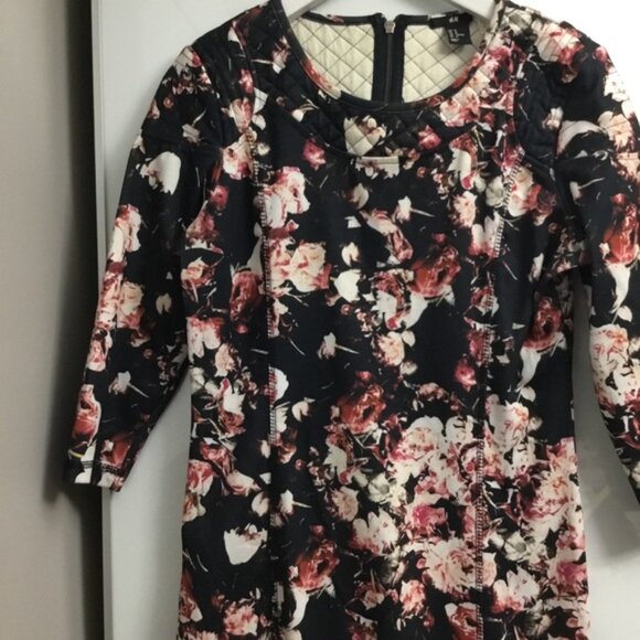 M Flowery Mini Dress - Picture 7 of 15